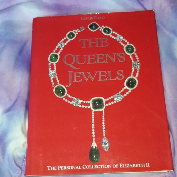 Other - The Queen's Jewelry Book